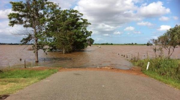 cod portocaliu de inundatii posibile viituri puternice pe rauri din sapte judete