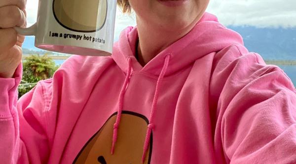 shirley serban profesoara in noua zeelanda casatorita cu un roman virala pe retelele sociale trebuie sa recunosc ca iubesc mancarea si tuica video