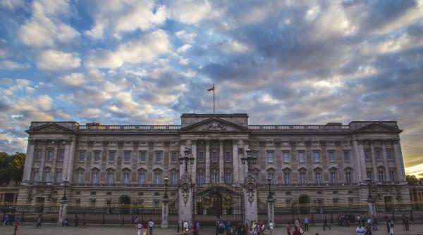 un preot a atacat mai multi arhiepiscopi in timpul unui proces