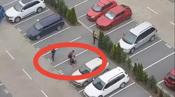 un tanar a fost batut cu bestialitate intr o parcare din brasov video