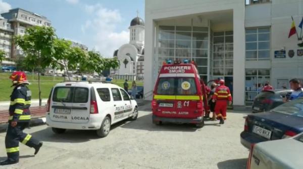 gestul disperat al unei femei din pascani si a turnat diluant pe cap si a amenintat ca isi da foc in fata primarului