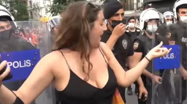 proteste violente la istanbul participantii la gay pride au fost dispersati cu gaze lacrimogene