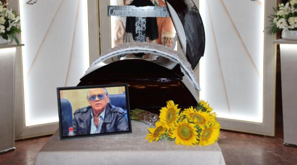 trupul neinsufletit al lui florin condurateanu depus la casa presei libere