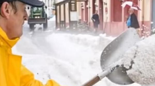 un oras din franta a fost ingropat sub jumatate de metru de grindina imagini apocaliptice video