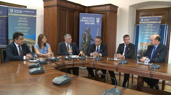 universitatea 1 decembrie 1918 a implinit trei decenii conferinta cu rectorul breaz si conducerea