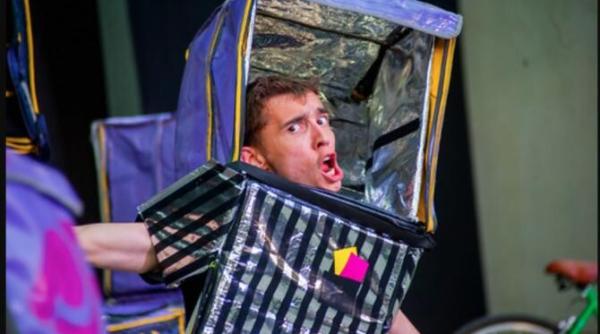 esti invitat la teatrul masca sa vezi bucuresti livrator biletul e doar 10 lei