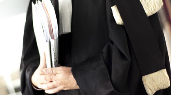 klaus iohannis a promulgat decretul privind exercitarea profesiei de avocat