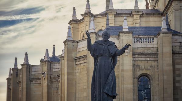 canada o statuie a papei ioan paul al ii lea a fost vandalizata si patru biserici incendiate foto