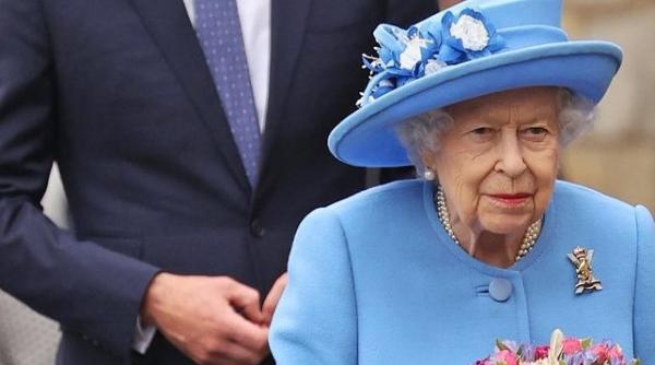 furie si revolta in strada la adresa reginei elisabeta si a reginei victoria statuile lor daramate si patate cu rosu in canada