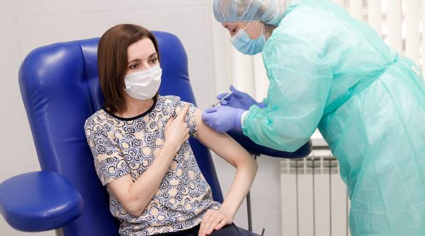 maia sandu a facut rapelul cu astrazeneca la 2 luni de la prima doza foto
