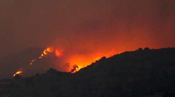 atentionare de calatorie in grecia incendii puternice in insula kefalonia