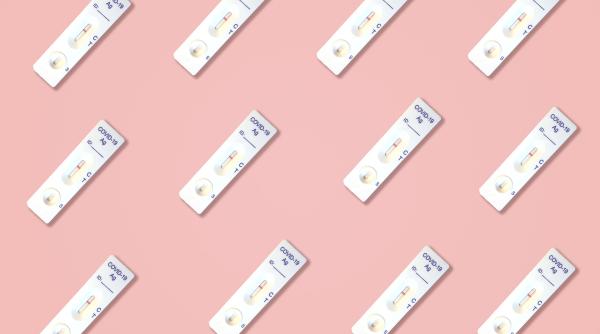 inspirati de pe tiktok adolescentii isi falsifica testele covid pentru a scapa de scoala