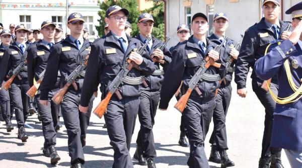 scandal in politie pe un program de masterat de la academie sindicatele se opun si acuza discriminari si bataie de joc ciocan inexplicabil lucruri care nu au legatura cu initiativa