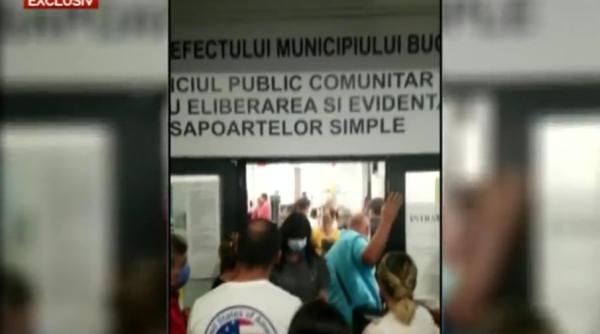 coada si scandal la serviciul de eliberare a pasapoartelor nu stim cum sa ne inghesuim mai multi