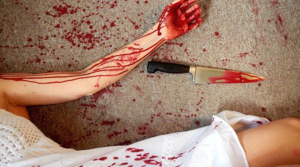 o femeie fara adapost a fost injunghiata iar presupusul agresor este audiat