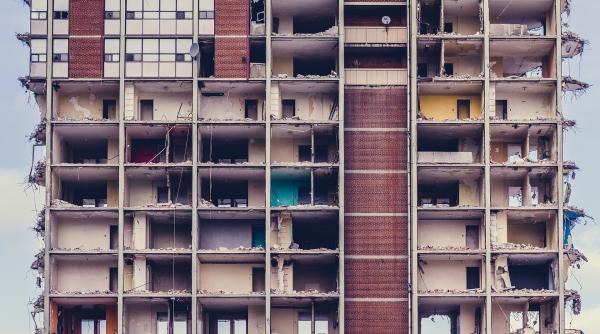 restul cladirii care s a prabusit in florida a fost demolat controlat