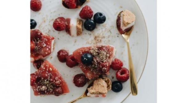 tort fara coacere cu fructe de padure sfaturi si indicatii pentru un desert delicios