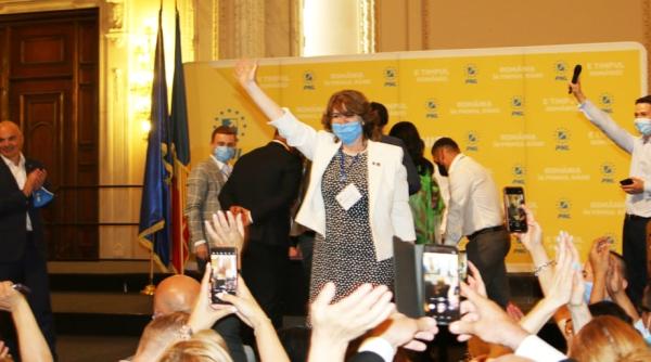 ce trebuie sa faca liberalul zgariat de monica anisie