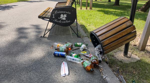 imaginea zilei in sectorul 1  ramasite dupa festivalul berii  in mijlocul parcului