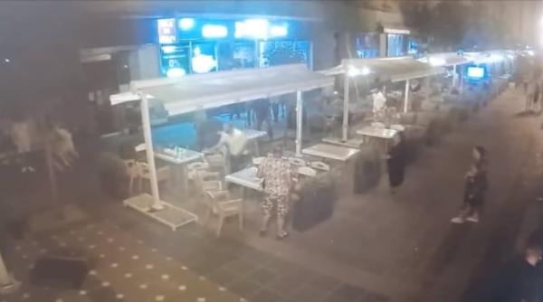 scandal urias la o terasa din centrul timisoarei mai multi barbati s au batut cu scaune asta i capitala culturala europeana video