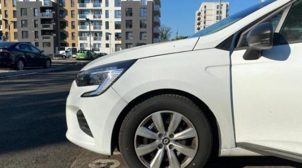 ce se intampla atunci cand intinzi piciorul pe bordul masinii atentie imagine cu impact emotional