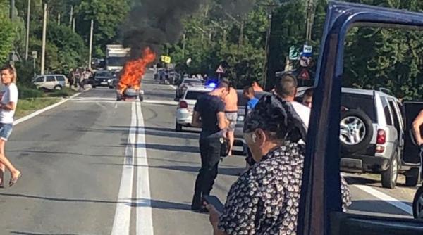 trafic blocat in comuna budesti valcea un atv s a facut scrum video