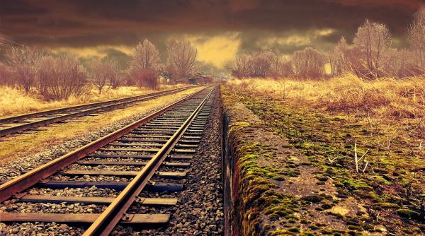 un tren incarcat cu pacura si benzina a lovit un tir la giurgiu