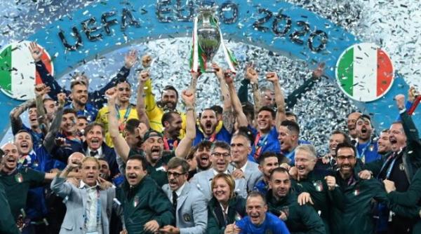 moment inedit la finala euro 2020  masinuta care starnit un val de reactii