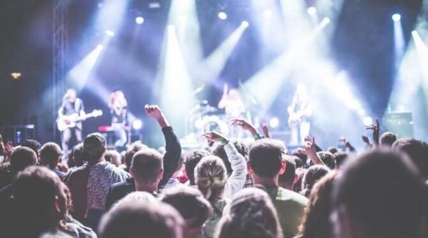 the weekend si angelina jolie intalnire in doi la un concert din la