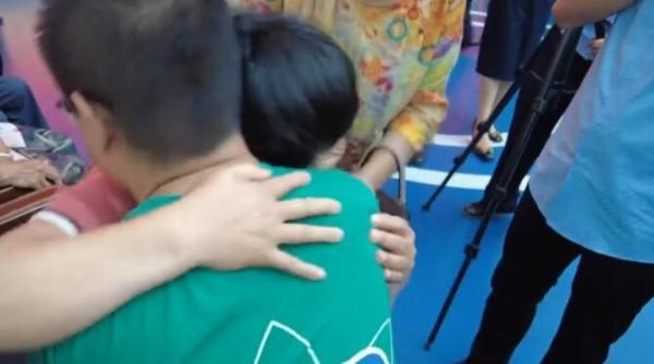 intamplare demna de un film  un tata si a regasit fiul rapit dupa 24 de ani