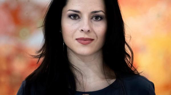 drama totala pe capul ramonei strugariu europarlamentar usr plus ce mananca la bruxelles internautii revoltati cand au vazut viata ei