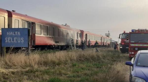 un tren de pasageri a luat foc in judetul arad  pompierii au intervenit de urgenta