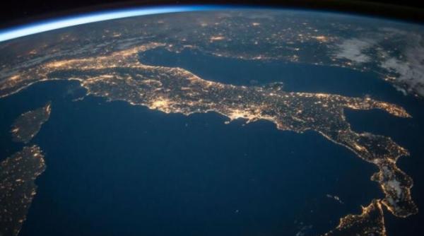 cine e tanarul de 18 ani care va zbura in spatiu cu jeff bezos mister cu pretul biletului