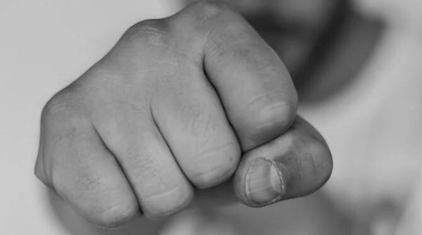 bataie la sensul giratoriu in suceava unul dintre agresori este politist local