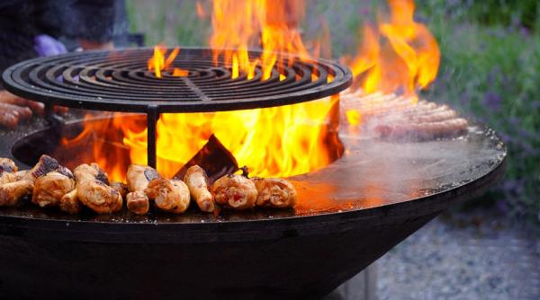 copil de 4 ani cazut peste un gratar incins salvatorii intervin de urgenta