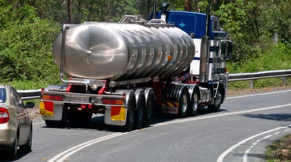 explozie devastatoare a unui camion cisterna 13 morti si zeci de raniti in kenya