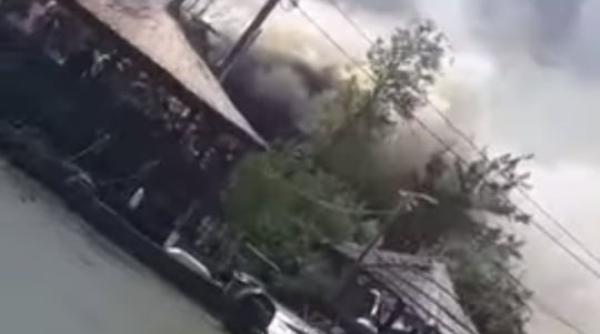 incendiu la o pensiune din delta dunarii video