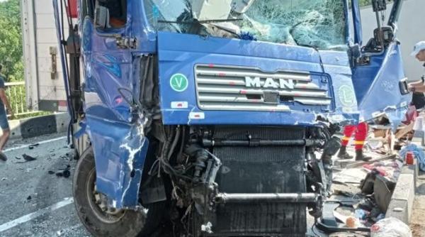 accident mortal un tanar e 25 de ani a murit dupa ce trei masini s au ciocnit