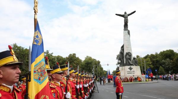 ceremonie militara in bucuresti de ziua aviatiei romane si a fortelor aeriene