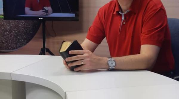 criticul literar daniel cristea enache jefuit apoi tovarasii hotilor i au facut un cadou am fost atat de surprins incat nici nu am avut timp sa ma sperii video