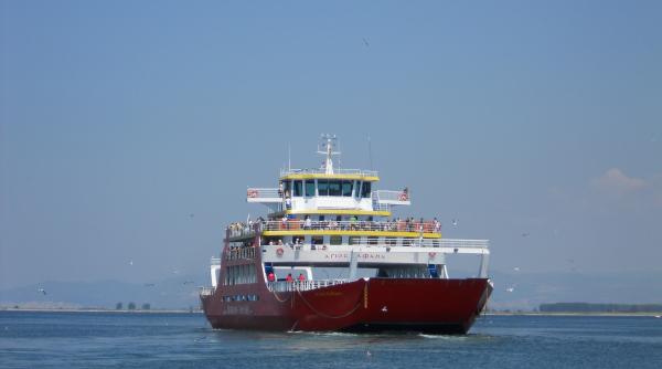 mii de turisti din grecia opriti la urcarea in feriboturi