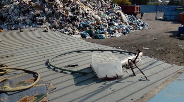 mirosuri de nesuportat intr o zona cu multe blocuri din bucuresti oamenii sunt disperati de zece ani stam asa foto