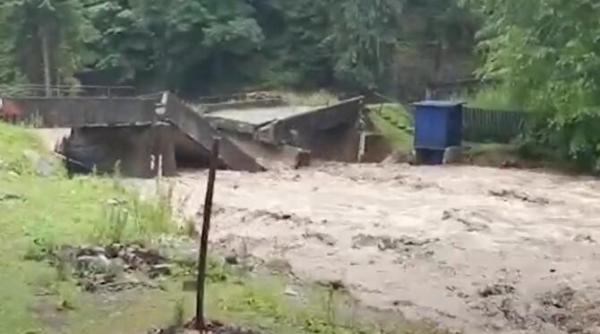 viituri puternice in nordul judetului arges precipitatii de peste 100l mp video