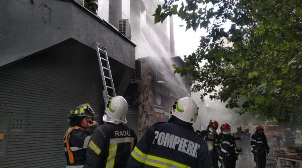 incendiu la complexul din piata delfinului