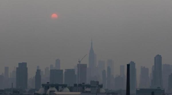 orasul new york scufundat in fum de la incendiile de la mii de kilometri distanta calitatea aerului intolerabila