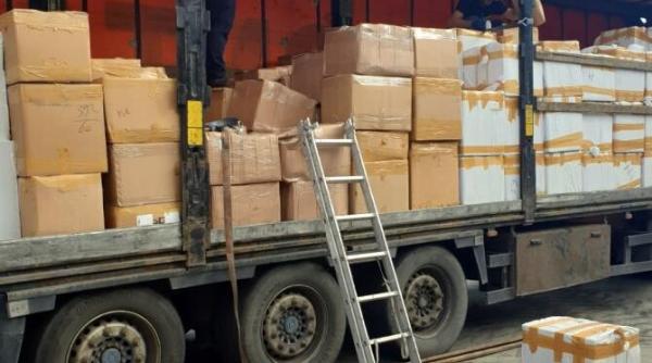 parfumuri in valoare de doua milioane de euro confiscate dintr un tir la vama calarasi