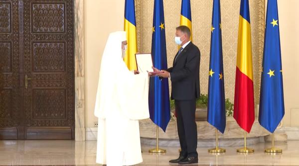 patriarhul daniel a fost decorat de presedintele klaus iohannis