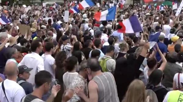 franta proteste impotriva permisului de sanatate politia a folosit gaze lacrimogene video