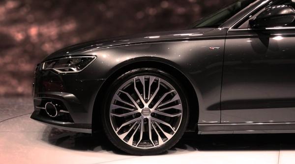 parlamentarii au primit cate 48 000 euro sa si ia masini noi cetatenii ugandei s au revoltat