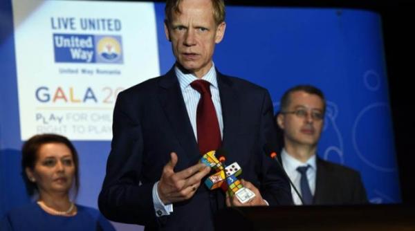 raiffeisen da alarma dupa masurile guvernului citu steven van groningen din nou in piata victoriei